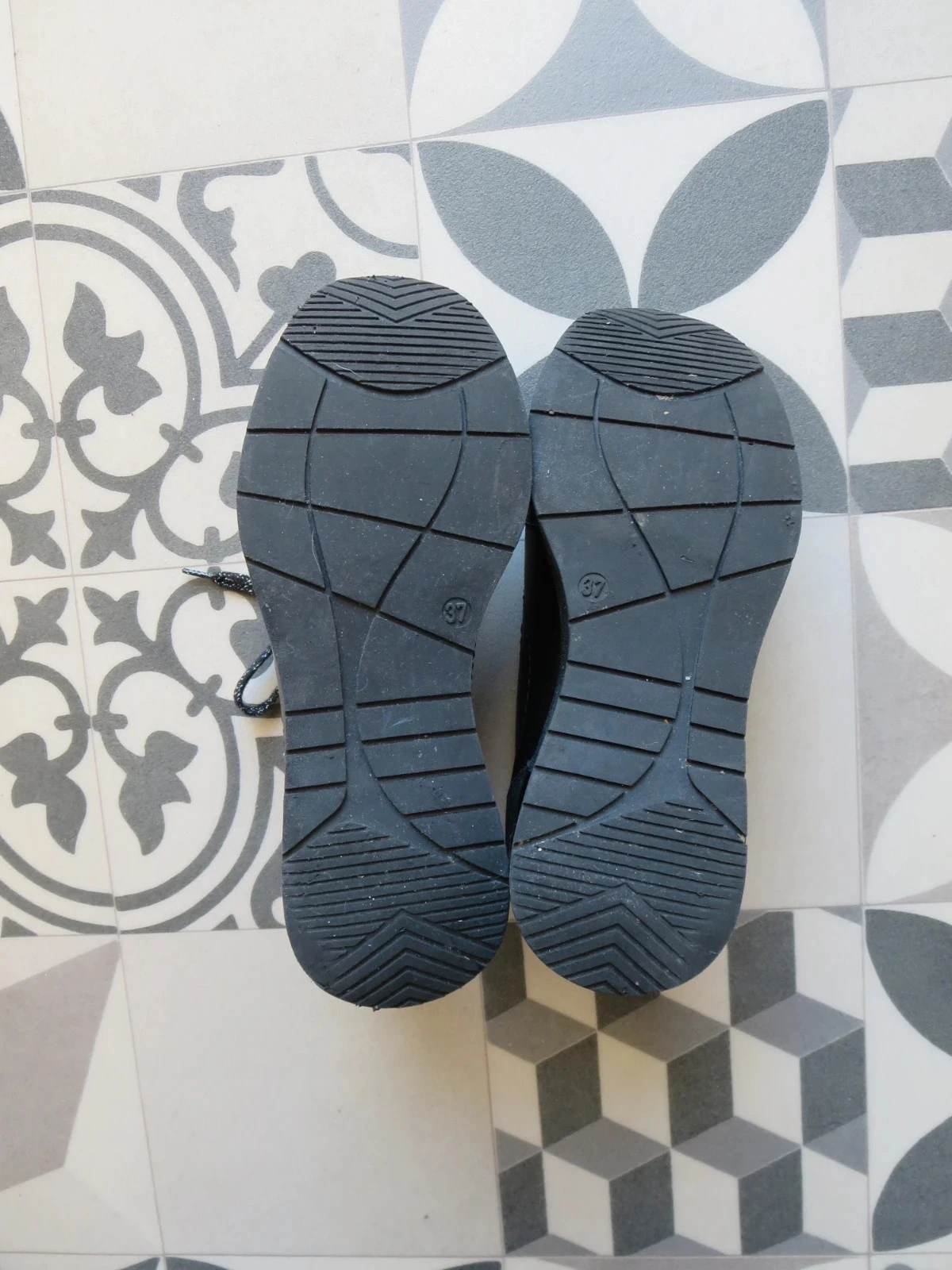 Chaussures cuir noir élégantes +7 cm (très bon état) – photo 4